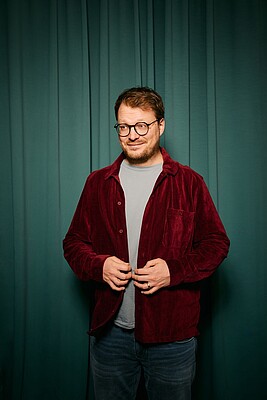 Banner Maxi Gstettenbauer - KOMPLETT ABSURD